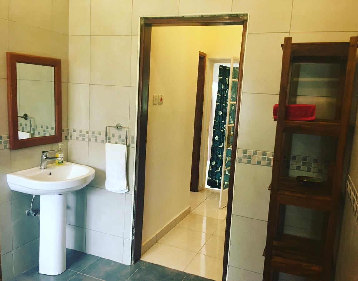 The Guinea Fowl Bed and Breakfast Εντέμπε Εξωτερικό φωτογραφία